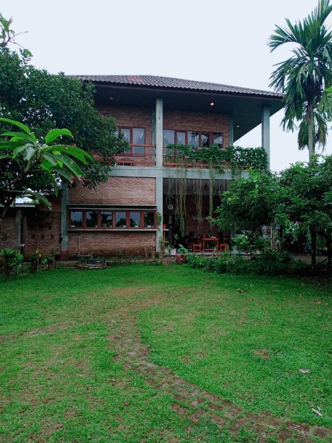 Bua Guest House Медан Экстерьер фото